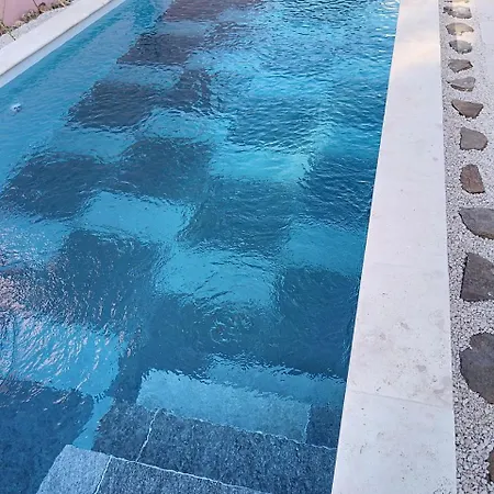 Les Bonnes Herbes --- Rez-de-villa Toulon